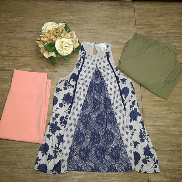 Clover + Scout Tops - Clover + Scout Blue & Gray Floral Lace Shirt XS
